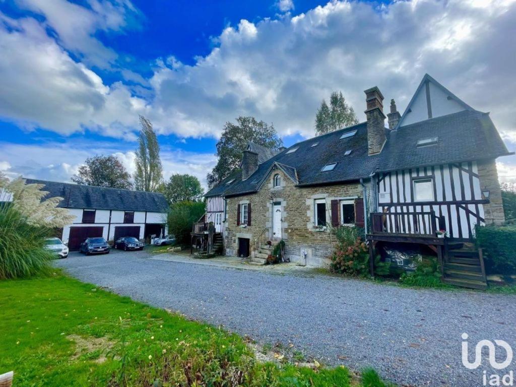 Maison La Motte With Bicycle Parking Saint-Hilaire-du-Harcouet Exterior photo